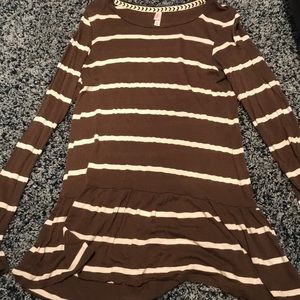 Green & white ruffled shirt